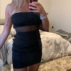 Strapless black body with mesh